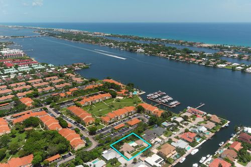 136 Lucina Dr, Hypoluxo, FL, 33462-6018 | Card Image