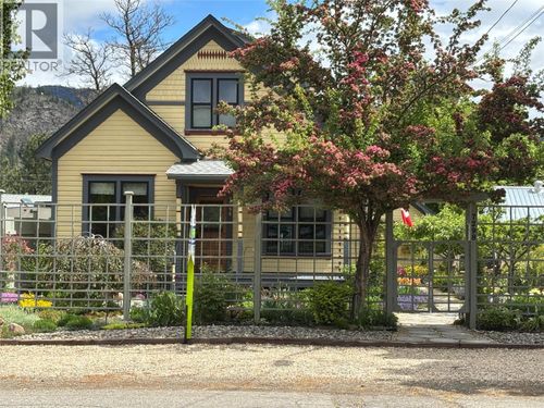 {{alt}} | Card Image