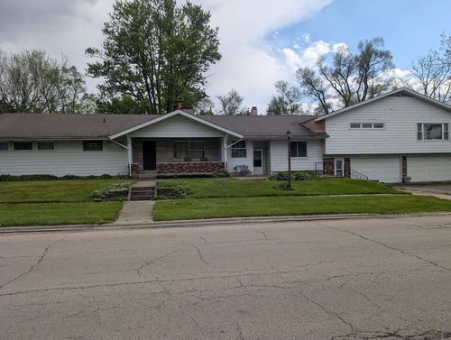 704 W Mckinley St, HARVARD, IL, 60033-2122 | Card Image