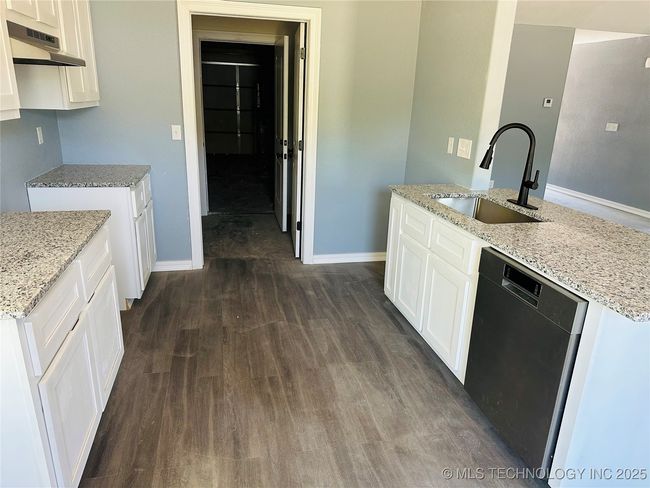 1004 S Gore St, House other with 3 bedrooms, 2 bathrooms and null parking in Muldrow OK | Image 4