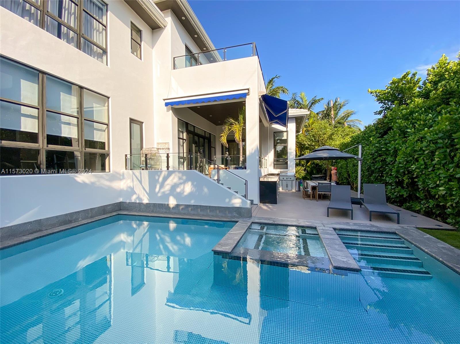 Mashta Dr, Key Biscayne, FL 33149
