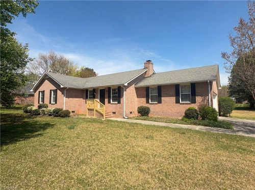 8301 Knight Village Cir, Stokesdale, NC, 27357-9280 | Card Image