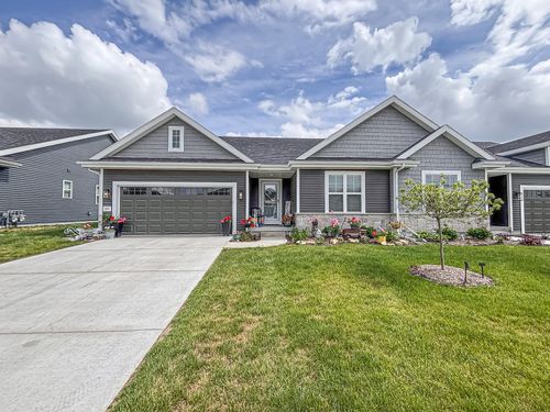 957 Elderberry Rd, Oconomowoc, WI, 53066-1368 | Card Image