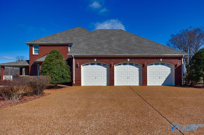Three car garage | Image 40