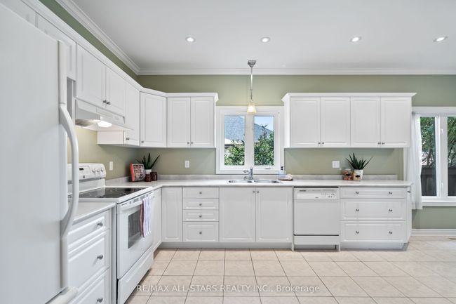1 Caseton Cres, House other with 2 bedrooms, 3 bathrooms and 4 parking in Uxbridge ON | Image 9
