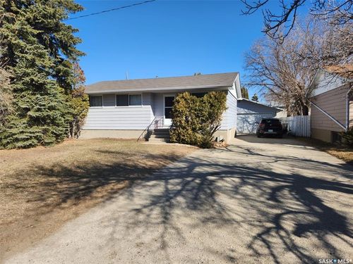 1272 King St, Estevan, SK, S4A1L5 | Card Image