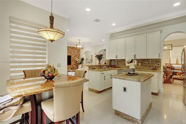 8902 Nw 178 Th Ln, House other with 4 bedrooms, 4 bathrooms and null parking in Hialeah FL | Image 14