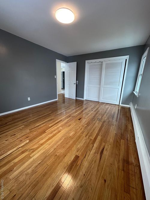 25 Concord St, Lynbrook, NY, 11563-1345 | Card Image