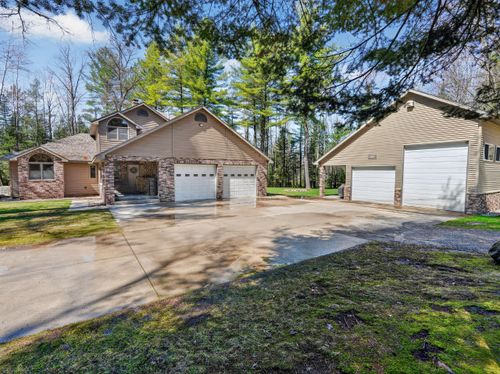 1697 Wildwood Dr, Sterling, MI, 48659-9206 | Card Image