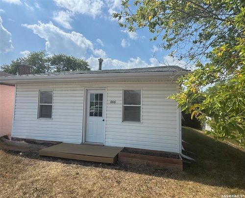 505 Churchill St, Hudson Bay, SK, S0E0Y0 | Card Image