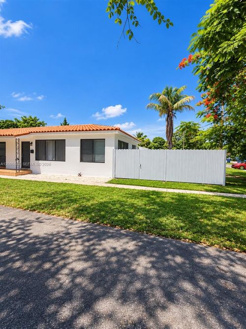 0-2080 Ne 172nd St, North Miami Beach, FL, 33162-3204 | Card Image