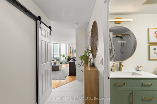 504-140 Dunlop St E, Barrie, ON, L4M6H9 | Card Image