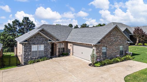 31 Village Ct, Russellville, AR, 72802-7711 | Card Image