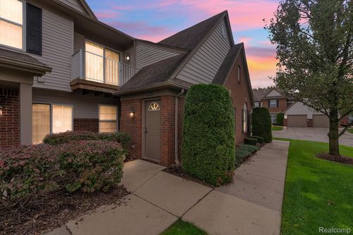 20654 Dunham Rd, Clinton Township, MI, 48038-4452 | Card Image