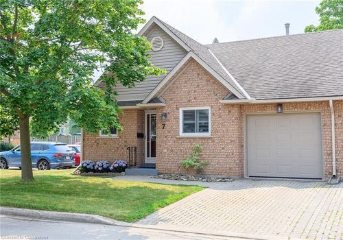7-10 Wentworth Dr, Grimsby, ON, L3M5G3 | Card Image