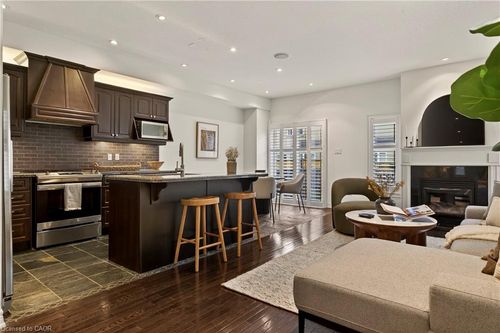 84 Forest Valley Cres, Dundas, ON, L9H0A7 | Card Image