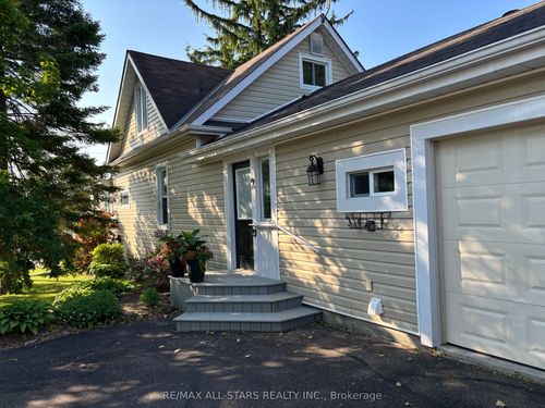 2 Henrietta St, Seagrave, ON, L0C1G0 | Card Image