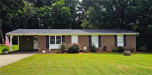 389 Chaney Rd, Asheboro, NC, 27205-8216 | Card Image
