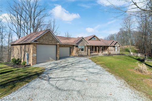 2517 Golfview Dr Ne, New Philadelphia, OH, 44663-9712 | Card Image