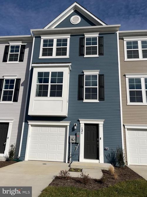 121 Canning Rd, INWOOD, WV, 25428-8300 | Card Image