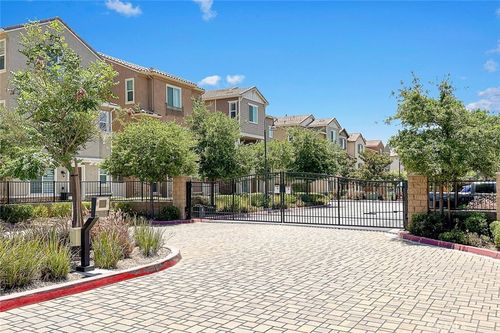 735 Banyan Way, Pomona, CA, 91766 | Card Image