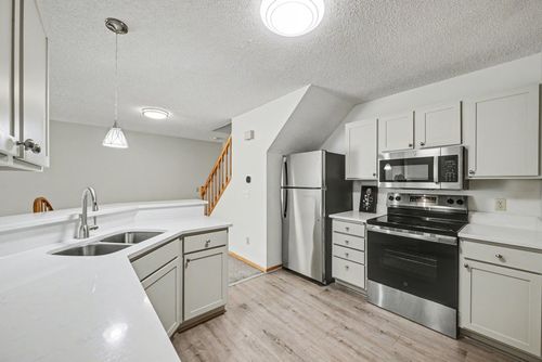 12862 Echo Ln, Apple Valley, MN, 55124-8673 | Card Image