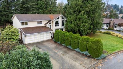 8013 Dunsmuir St, House other with 4 bedrooms, 2 bathrooms and 6 parking in Mission BC | Image 2