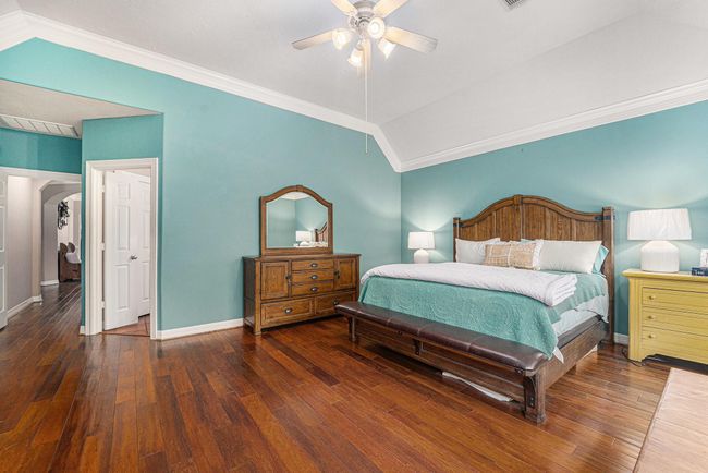 This primary retreat also has a private en suite. | Image 23