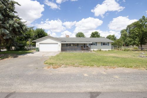 415 9th St, Metolius, OR, 97741-2457 | Card Image