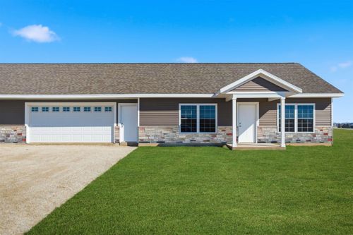 1303 Max Dr, Manchester, IA, 52057 | Card Image