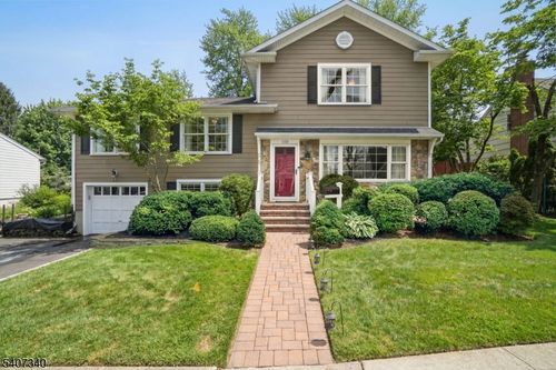 120 Center Ave, Chatham, NJ, 07928-2643 | Card Image