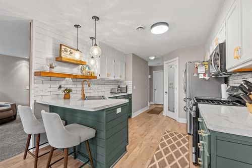 936 Golden Way Nw, Isanti, MN, 55040-6504 | Card Image