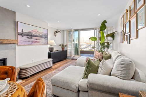 204-4815 48 Ave, Delta, BC, V4K1V2 | Card Image