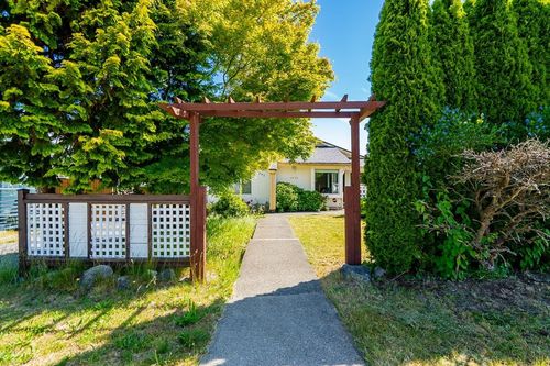 6094 Walker Ave, Burnaby, BC, V5E3B4 | Card Image