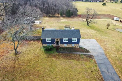 399 Comanche Dr, Advance, NC, 27006-7162 | Card Image