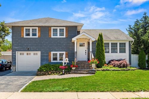 857 Milligan Ln, West Islip, NY, 11795-3439 | Card Image