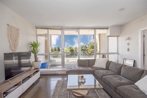 720-221 Union Street, Vancouver, BC, V6A0B4 | Card Image