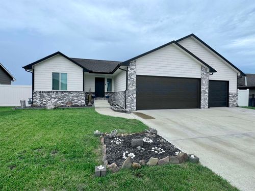 832 E Sunset St, Goddard, KS, 67052-8668 | Card Image