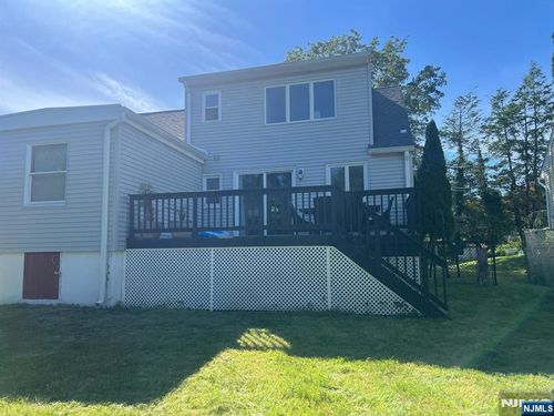 6 Cedar St, Pompton Lakes, NJ, 07442-1208 | Card Image