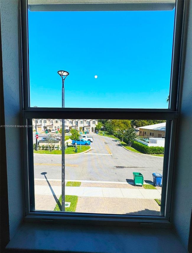 1 - 5544 Nw 27 Th Pl, Townhouse with 3 bedrooms, 3 bathrooms and null parking in Lauderhill FL | Image 23