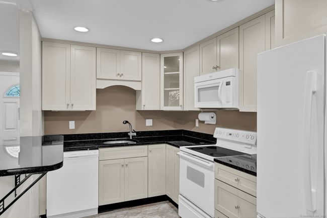 141 - 141 Spring St, Condo with 2 bedrooms, 2 bathrooms and 2 parking in Wethersfield CT | Image 10