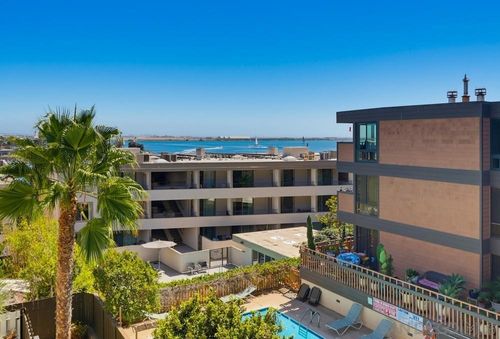 2942 Lawrence St, San Diego, CA, 92106-3525 | Card Image