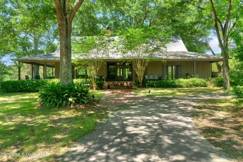 5844 N Williamsburg Rd, Bassfield, MS, 39421-4165 | Card Image