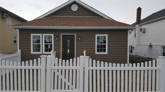 Bungalow-style home with a wall unit AC | Image 13