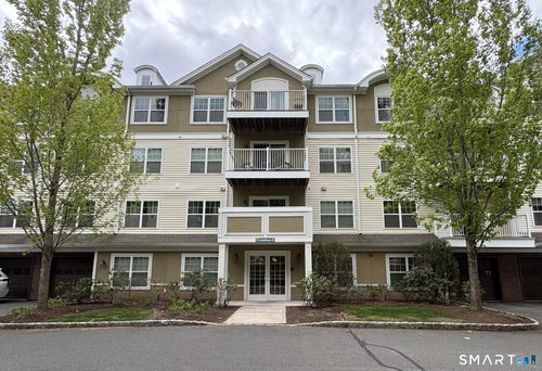 405-26 Schoolhouse Dr, West Hartford, CT, 06110-1438 | Card Image