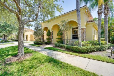 10042 Sw Canossa Way, Townhouse with 3 bedrooms, 2 bathrooms and null parking in Port St Lucie FL | Image 1