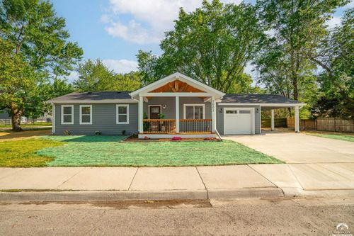 1001 Highland Dr, Lawrence, KS, 66044-4521 | Card Image