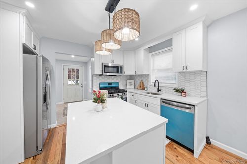 36 W 19th St, Huntingtn Sta, NY, 11746-3124 | Card Image