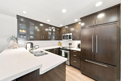 9126 Marina Pacifica Dr N, Long Beach, CA, 90803-3801 | Card Image