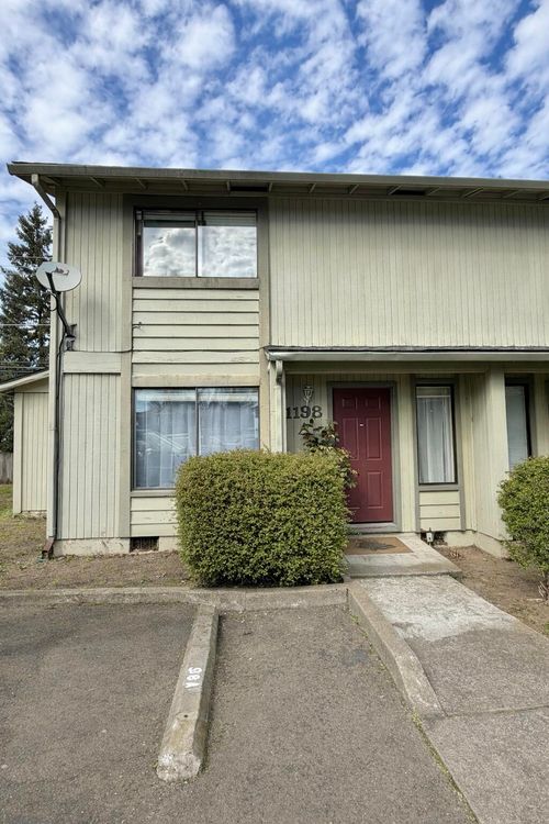 a-1198 Morrow Rd, Medford, OR, 97504-4666 | Card Image